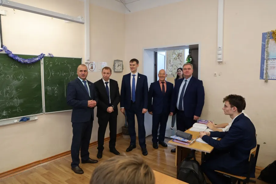 Андрей Чечерин: «Сосновскую среднюю школу №1 ждут капитальный ремонт и строительство нового учебного корпуса»